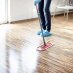 Mantenere pulito un pavimento richiede un po' di impegno